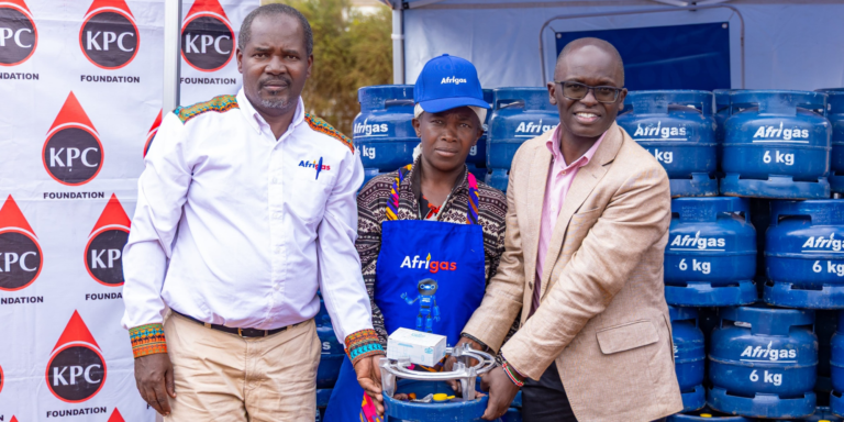 KPC Managing Director and Foundation Chair, Pius Mwendwa, KPC Foundation Manager Rachel Gathoni in Mukuru Viwandani as Kenya Pipeline Company PLC (KPC PLC) Foundation expands its Clean Energy Transition Programme focusing on poor households in the area by providing them with clean cooking solutions. PHOTO/ File