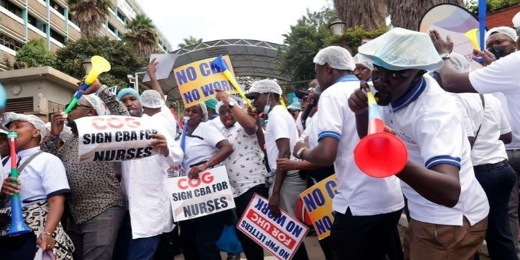 The Ministry of Health has clarified new pharmacy standards after Diploma in Pharmacy holders protested, saying they can continue practising if they meet legal requirements.