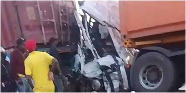 The vehicles that crushed at the accident scene PHOTO/FB