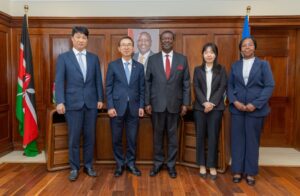 A college photo of Prime Cabinet Secretary and Korean Top Govt officials
