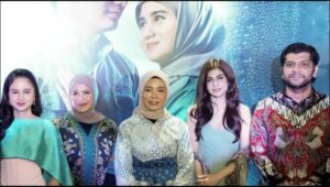 A picture of Norma standing at the centre with white outside with the creators of the film. Image/Jakarta Arts Council Film