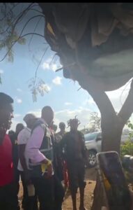 A photo of Geoffrey Mosiria and Tree man Living on Tree along Jogoo road. PHOTO/ MOSIRIA X ACCOUNT SCREENSHOT 