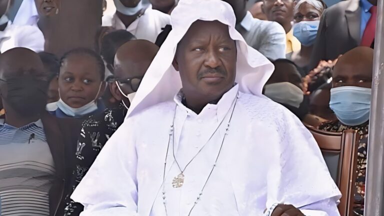 Raila Odinga clad in religious outfit. PHOTO/screengrab by K24 Digital from a video posted on YouTube