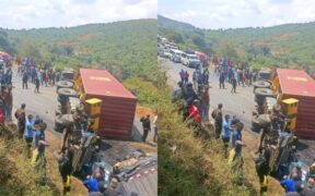 Maai Mahiu Escarpement road was closed after a lorry overturned. PHOTO/Motorist Association.