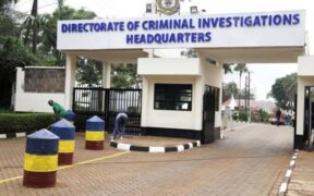 Two Gold Scammers nabbed by detectives.