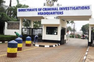 Two Gold Scammers nabbed by detectives.