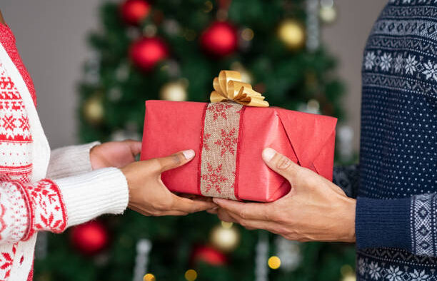 Gift sharing for illustration purposes. PHOTO/IS