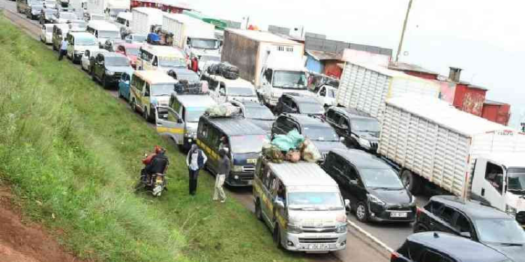 KeNHA announces traffic jam along Nairobi-Nakuru road.