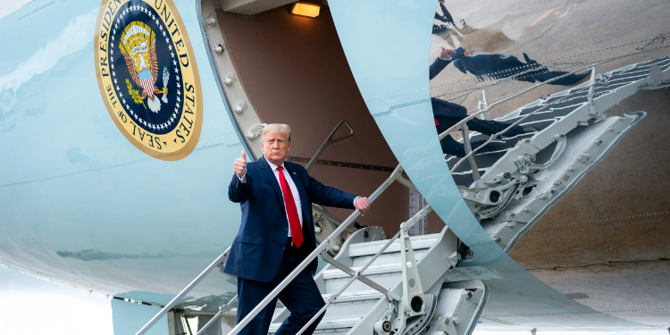 Donald Trump’s plane, Air Force One, was forced to abort its flight to Switzerland on Tuesday and turn back after what officials described as a “minor electrical issue”.