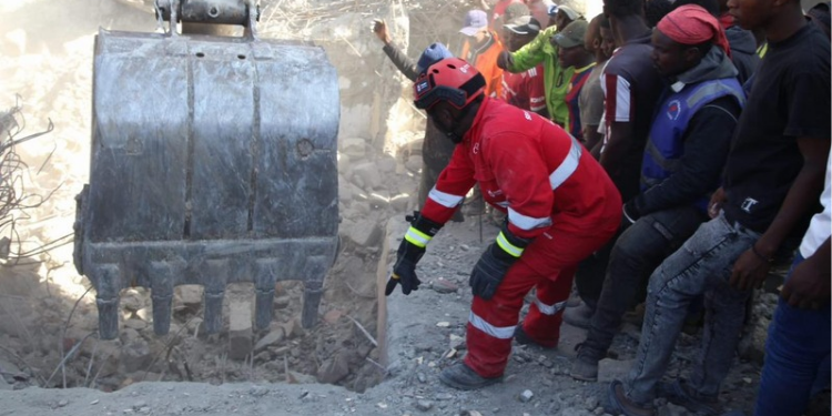 With Guidance from Kenya Red Cross Personnel a bulldozer is guided to dig out rubbles of the Shauri Moyo Building as Rescue Operations Continue. PHOTO/ KRC