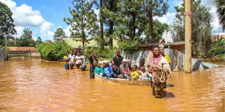 Children and women being rescued from flooded area in Kenya. PHOTO/ Human Rights Watch