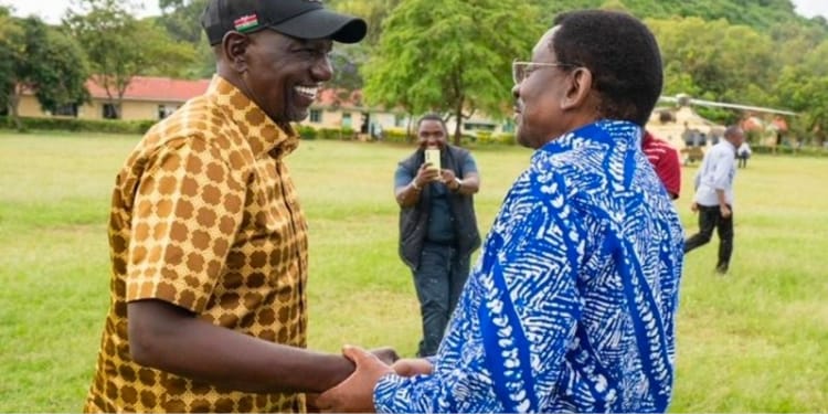 Siaya governor James Orengo giving president Ruto a warm welcome in Siaya
