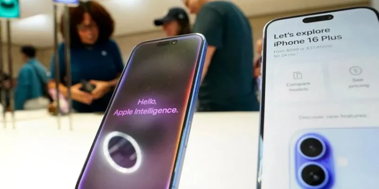 iPhone phones on display in an Apple store PHOTO/Apple
