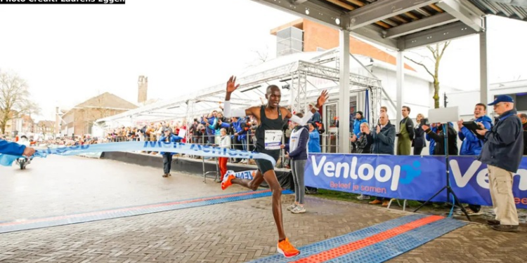 Hillary Kipchirchir wins the Wehr Venloop Half-Marathon 2023 PHOTO/Laurens Eggen