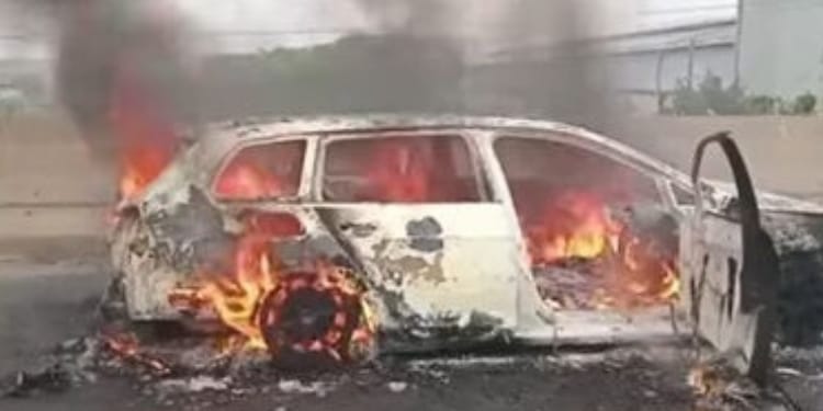 The car burning down on the highway PHOTO/FB