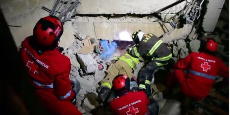 Kenya Red Cross Society with the fore department during a rescue operation on a collapsed building in Tom Mboya Estate in Kisumu. PHOTO/ File