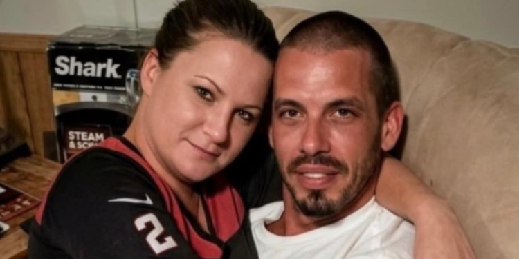 Jennifer with her boyfriend whom she breastfeedsPHOTO/FB