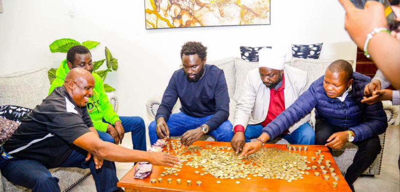 Ol Kalou residents join Nyandarua Senator John Methu as they count Ksh 10 contributions collected to buy a suit for MP aspirant Sammy Ngotho, turning an insult into a show of unity ahead of the by-election. PHOTO/ Citizen Digital