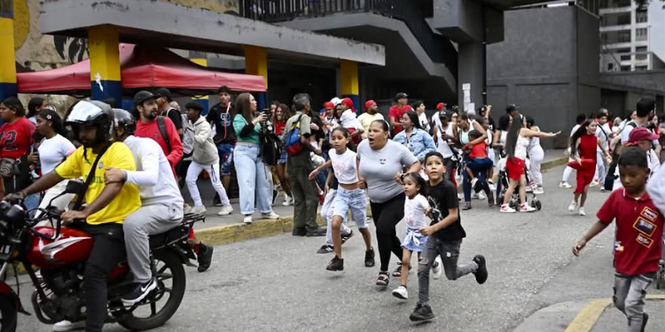 Venezuela 7.5 Quake Kills 32, State of Emergency Declared