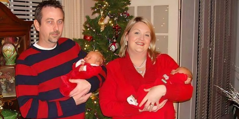 A photo of Julia Grovenburg and he husbdan holding their two babies. Photo Julia Grovenburg/ IG