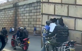 A screengrab of the video showing the lady being robbed in Nairobi. Photo/ Courtesy